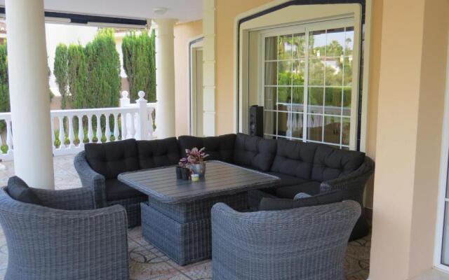 Spacious 700m2 villa, Golfers paradise.