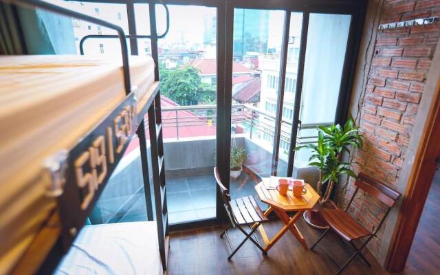 Soft Pillow Hostel - Adults Only