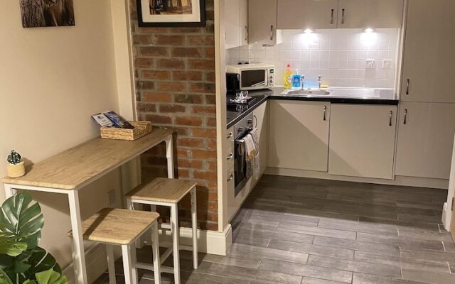 Cosy Riverside Apartment - Woodsmill Quay Free Parking