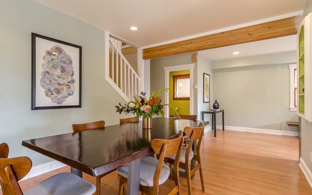 Sleeps 16 Luxurious 6BR Seattle Home