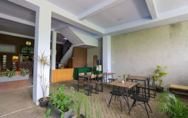 OYO 2453 Artha Graha Vip