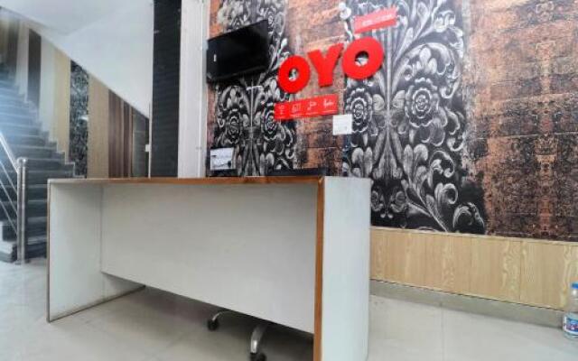 OYO 26902 Hotel Aryan Plaza