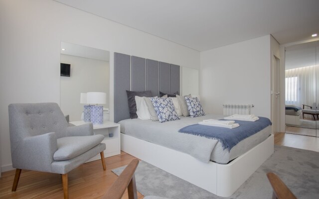 Liiiving -Luxury River View Apartment VI