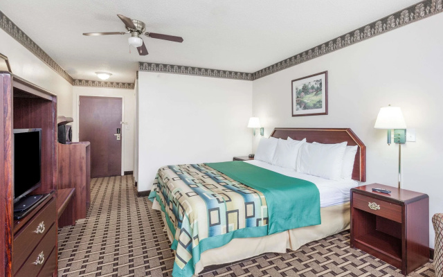 Days Inn And Suites Huntsville (Al)