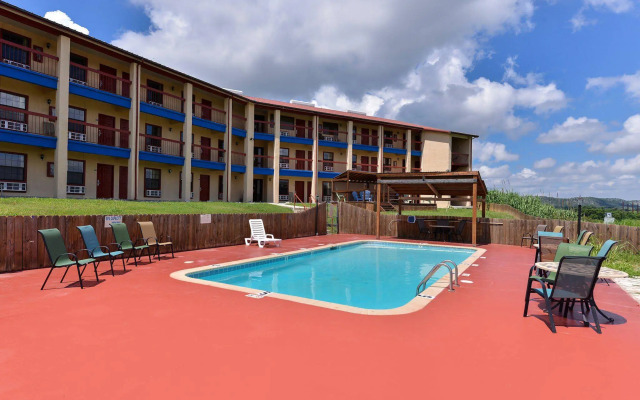 Econo Lodge Junction