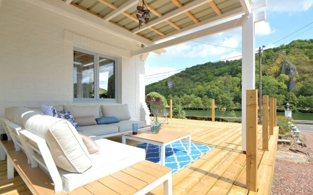 Modern Holiday Home in Waulsort with Terrace