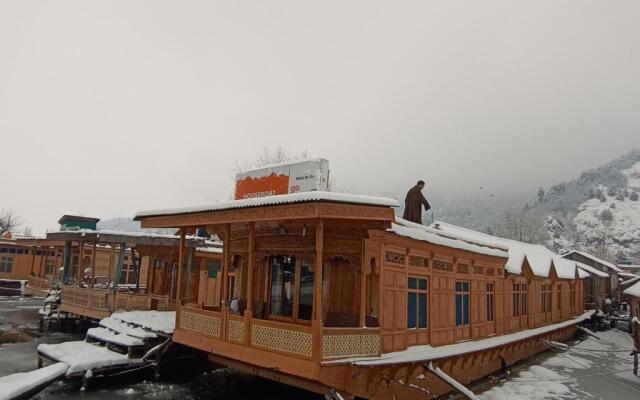 Houseboat New Suzan