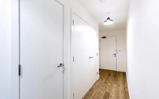 Modern 2-bed Flat With Terraces in Leyton