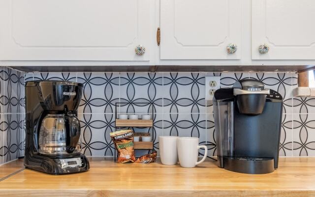 Rockwell Retreat 4 Bedroom Home by NW Comfy Cabins by RedAwning