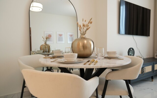 Yogi - Lake-Side Fancy Apartment Near Dubai Mall