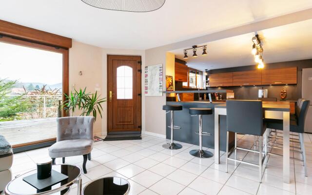 Majestic Holiday Home in Neubois with Private Pool