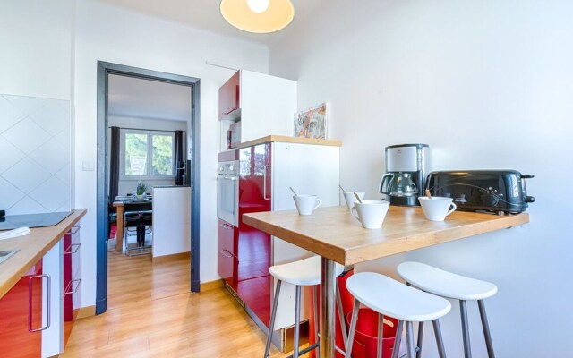 Prado - Velodrome : 2-bedroom Flat With Carpark