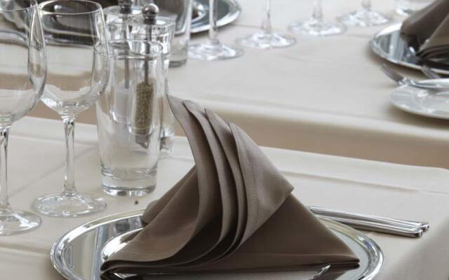 Sixtus Sinatur Hotel og Konference