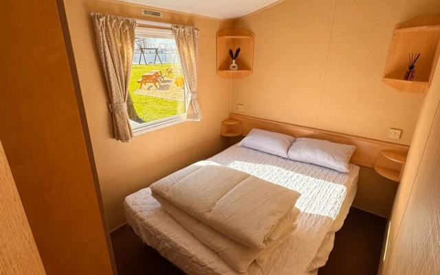 3 Bedroom, Side Gated Decking, Wifi, Pets Welcome