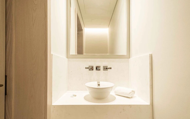 LUX Iconic Views at The Palm Tower 5