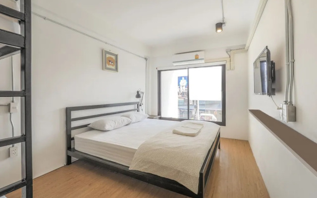 OYO 820 Labkoff Cafe and Hostel