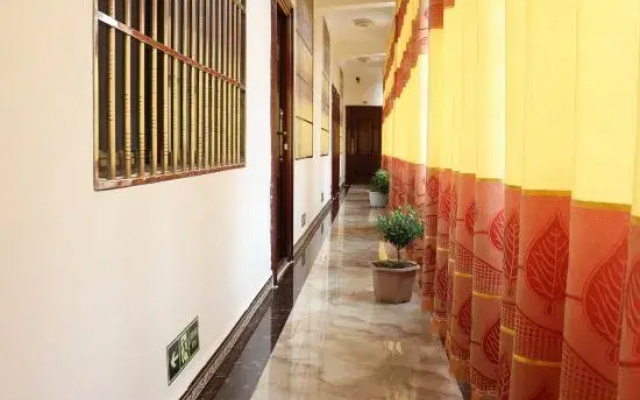Hutiaoxia Yijiayuan Hotel