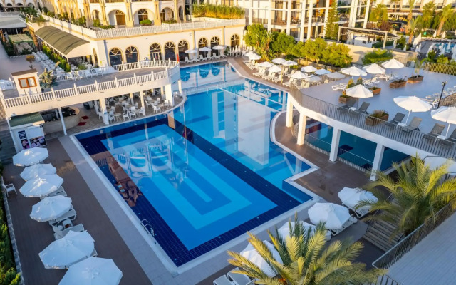 J'adore Deluxe Hotel & Spa