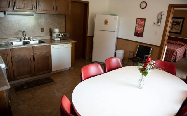 Adams Golden Acres Motel