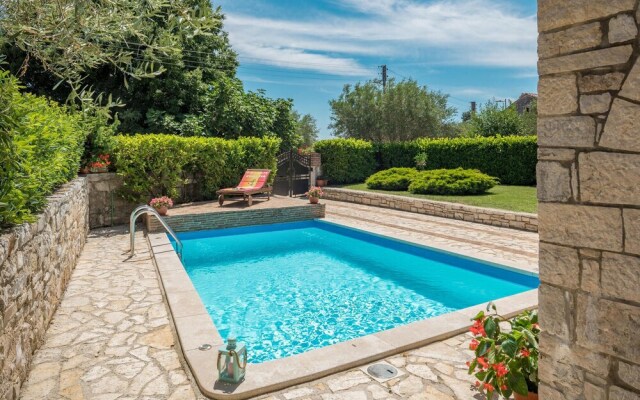 Stunning Home in Vrsar With Wifi and 3 Bedrooms