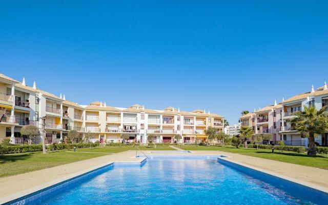 2 Bed Apartment, Quarteira, 10 Min walk to Vilamoura