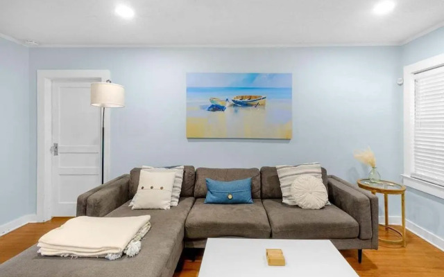 House on 6th- 3 Bed/2 Bath Home Located a Short Drive to Downtown Gulfport