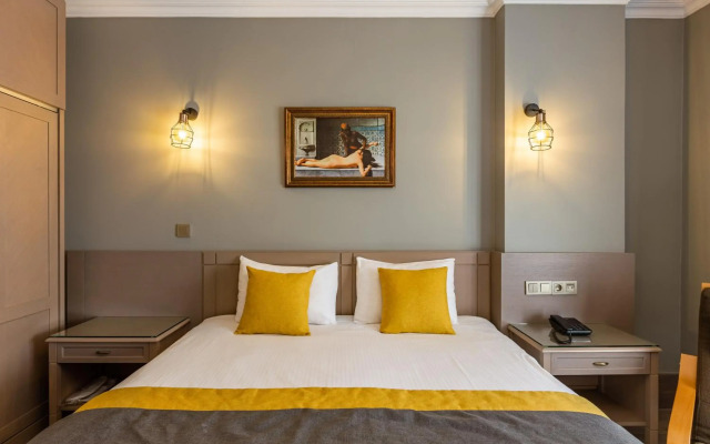 Seraglio Hotel & Suites