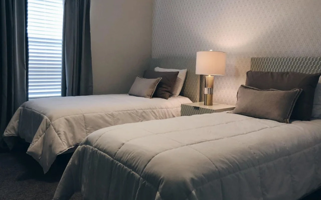 1556 PD - Poolside Bliss: Enchanted 4BR Townhome