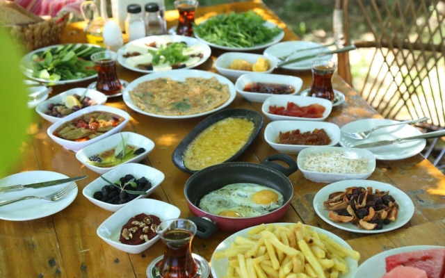 Gokceada Uysallar Köy Evi