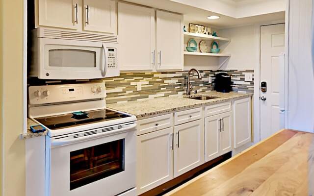 122 Sea Breeze - Sutdio Condo