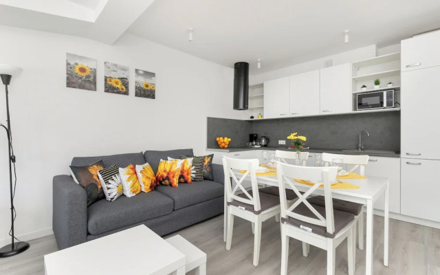 Sunny Apartment With Parking by Renters