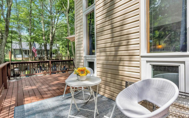 Grill & Games: Family Home in East Stroudsburg!