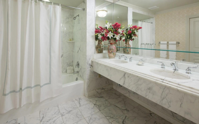 Bristol Hotel, Boutique Collection