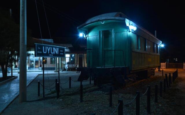 Onkel Inn Wagon Sleepbox Uyuni