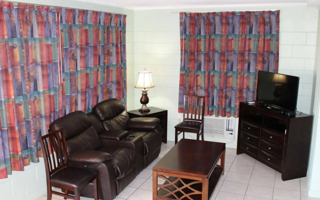 Sunshine Inn & Suites Venice, FL