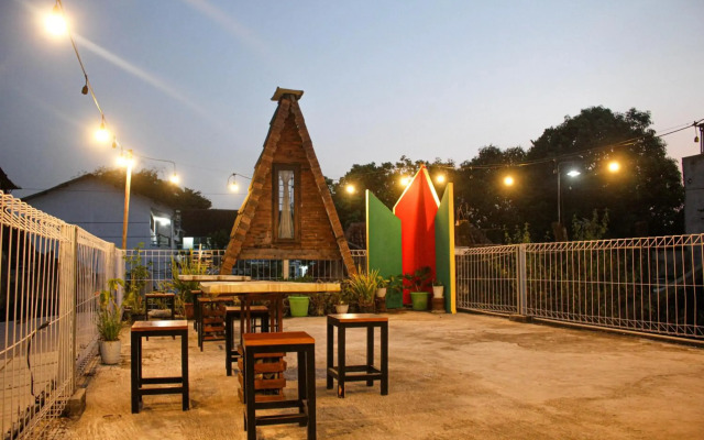 Super OYO Capital O 2258 Santana Syariah Guest House