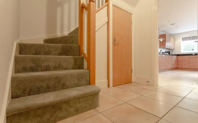 3 Bedroom Home In The Heart Of Wimbledon