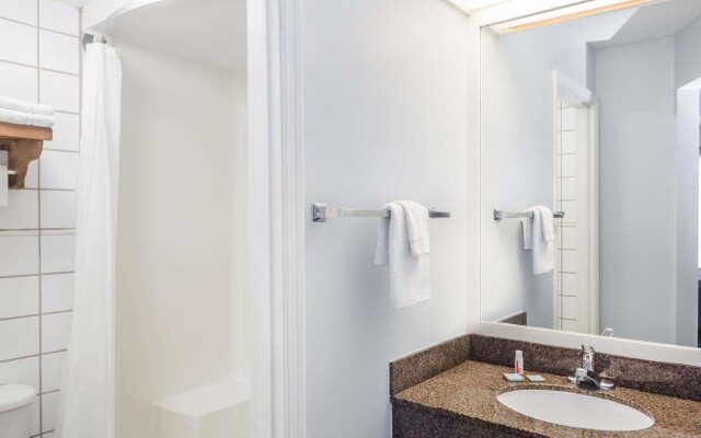 Baymont by Wyndham Lake Park Valdosta I-75