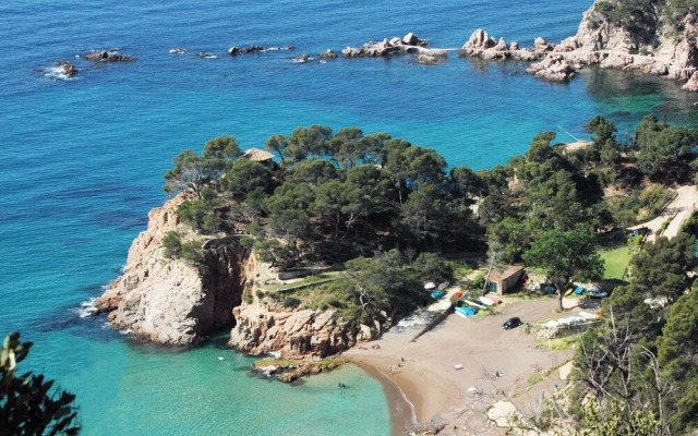 Big House pool and golf