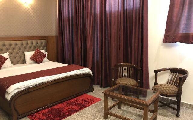 OYO Rooms Near Huda City Centre