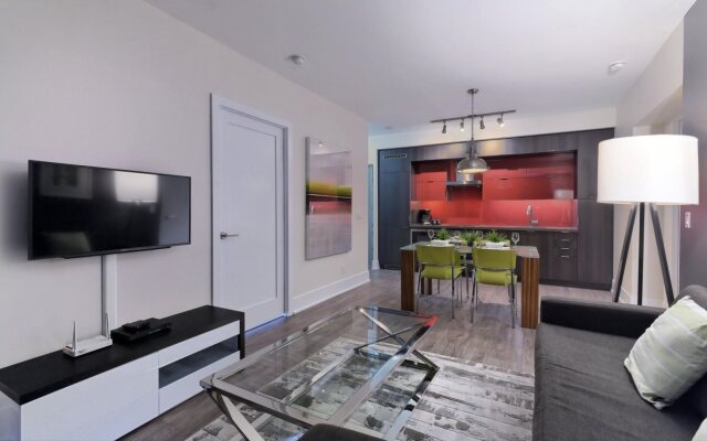 300 Front Street West Signature Collection