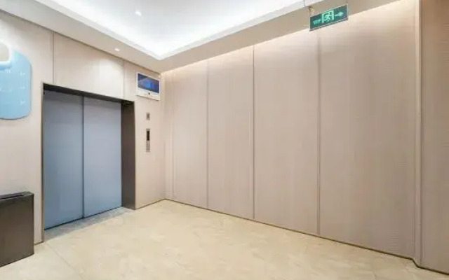 Elan Hotel (Wuhu Economic Development Zone Baixian Plaza Polka)
