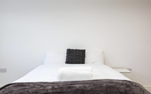 Clean Studio Flat - Camberwell! 2c