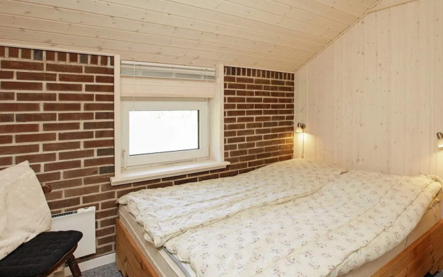 Vibrant Holiday Home in BlÃ¥vand near Sea