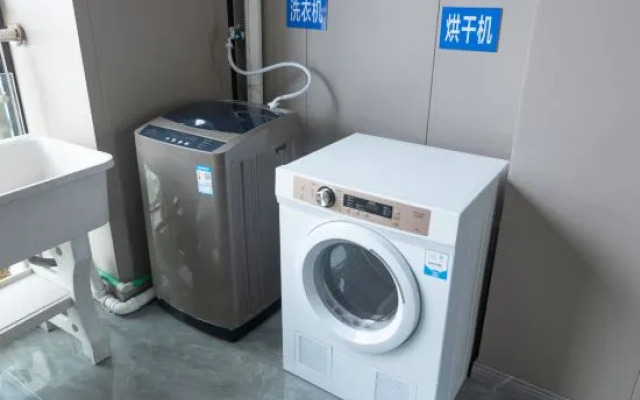 Yinji Hotel (Yuhuan Wuyue Plaza)