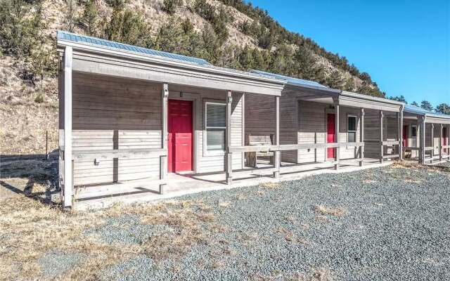 Eagle Creek Complex, Six Cabins, Indoor Heated Pool, Sleeps 28