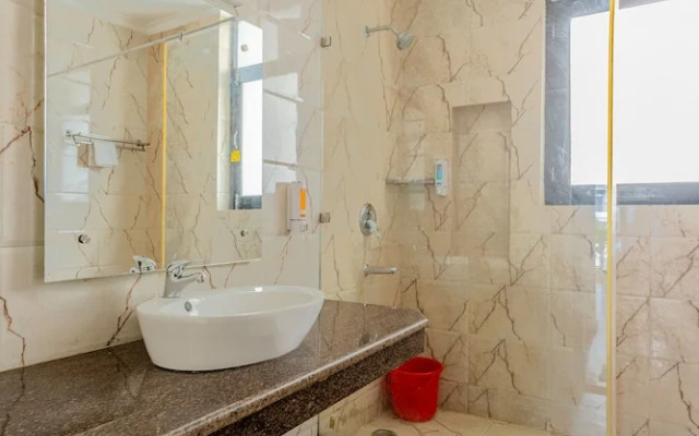 Lime Tree Hotel Golf Course Road Sec-43