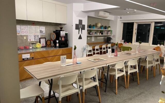 LIGHT INN - Hostel