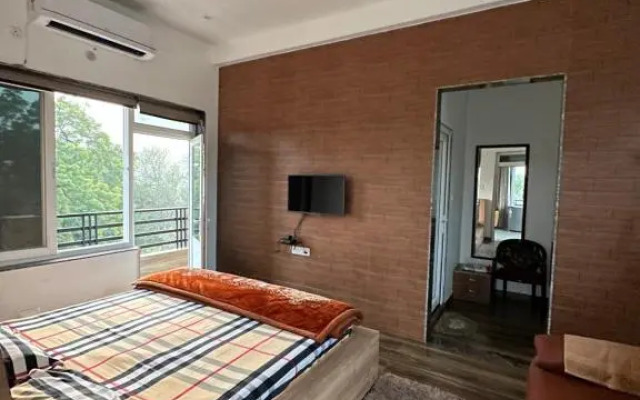 Kaashi Flora (Modern Suite)