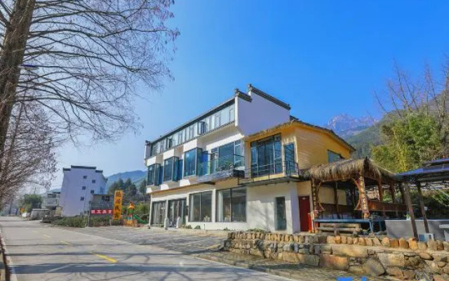 Yinxi Tangquan B&B